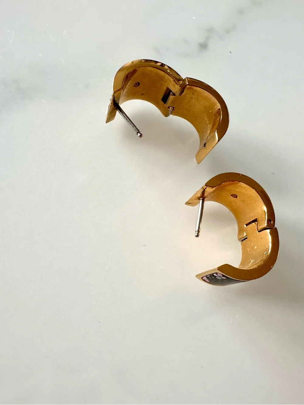 Kate Spade Flower Huggie Hoop Earrings Gold Tone Floral Enamel Black Pink